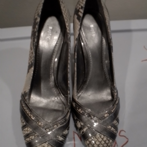 922-36) Apt. 9 women's heels. Clarion snake grey. - Picture 2 of 6